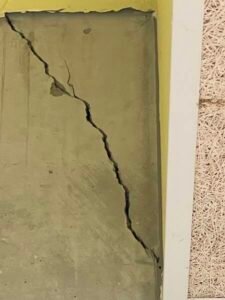 Comment identifier une fissure d'une lézarde 44000 NANTES