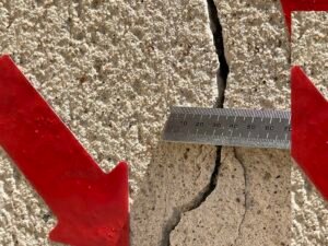 Fissures sur Murs de maison suite HUMIDITE & SECHERESSE sur 44000 NANTES :