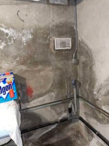 Comment traiter les problèmes de fuites d'eau sournois qui engendrent des problèmes d'humidité résiduels graves sur VANNES 56000