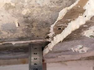 Vice caché suite à un achat qui s'est révélé au bout d'une année et a fait s'éffondrer un habillage placo sur fenêtre à 44500 LA BAULE