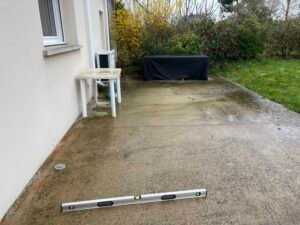 Fuite et humidité dans doublage venant de la terrasse extérieure et non de la menuiserie sur 44300 NANTES...