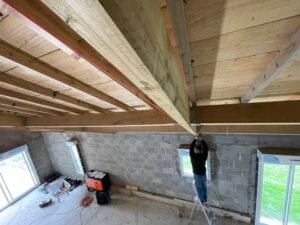 Quelles sont les normes pour dimensionner la section des pièces de charpente bois avant de tailler et lever l'ouvrage sur 44300 NANTES