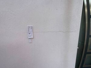 Fissures avec Jauges SAUGNAC de mesure d'évolution des fissures pour prise de décisions appropriée sur 44300 NANTES.