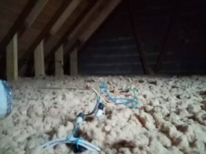 L'isolation de laine de bois, de laine de verre, de laine de roche, leur déphasage et différence et performance sur une maison à la 44500 BAULE ESCOUBLAC