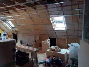 L'isolation de laine de bois, de laine de verre, de laine de roche, leur déphasage et différence et performance sur une maison à la 44500 BAULE ESCOUBLAC
