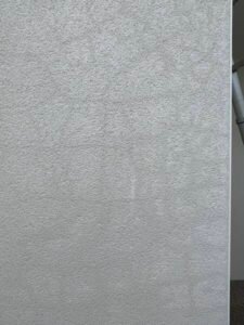 Enduit de façade avec faëinçage quelles causes sur une maison à Nantes